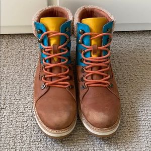 TOMS WOMEN'S MESA WATERPROOF BOOTS